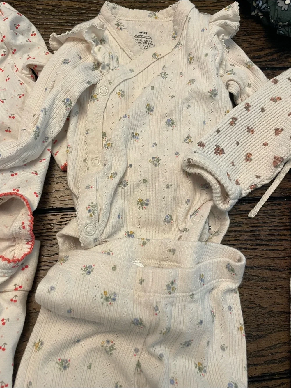 4 H&M newborn outfits